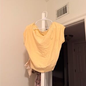Garage Light Yellow Short Sleeve Top
